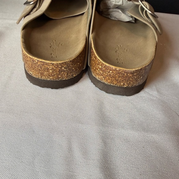 Woman’s Tan Suede Slip-On Clogs Shoe W/ Buckles - Size 7 - Picture 5 of 7